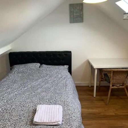 Modern 5 Bedroom Family House - 18 Mins To Station London Bagian luar foto