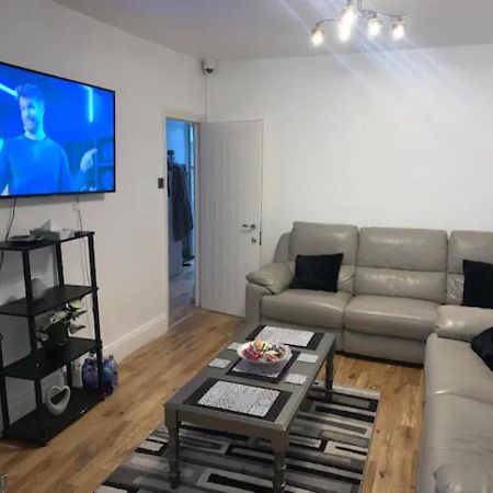 Modern 5 Bedroom Family House - 18 Mins To Station London Bagian luar foto