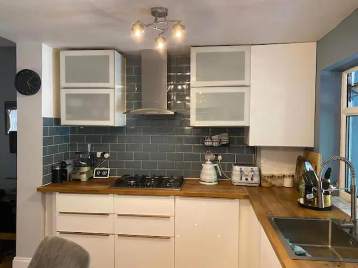Modern 5 Bedroom Family House - 18 Mins To Station London Bagian luar foto