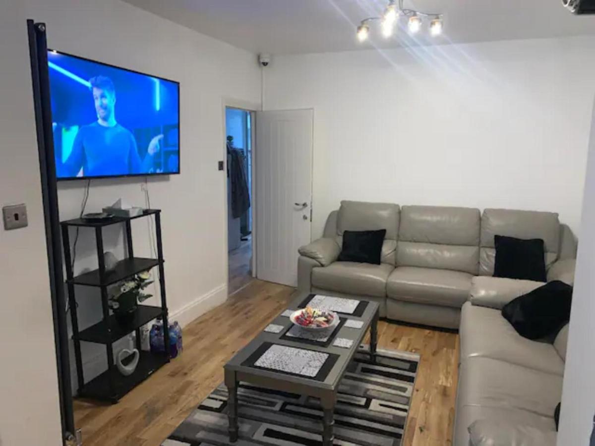 Modern 5 Bedroom Family House - 18 Mins To Station London Bagian luar foto