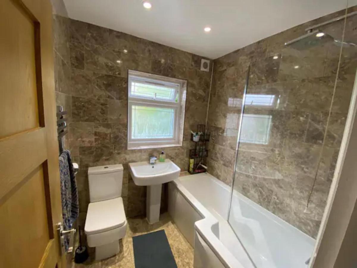 Modern 5 Bedroom Family House - 18 Mins To Station London Bagian luar foto